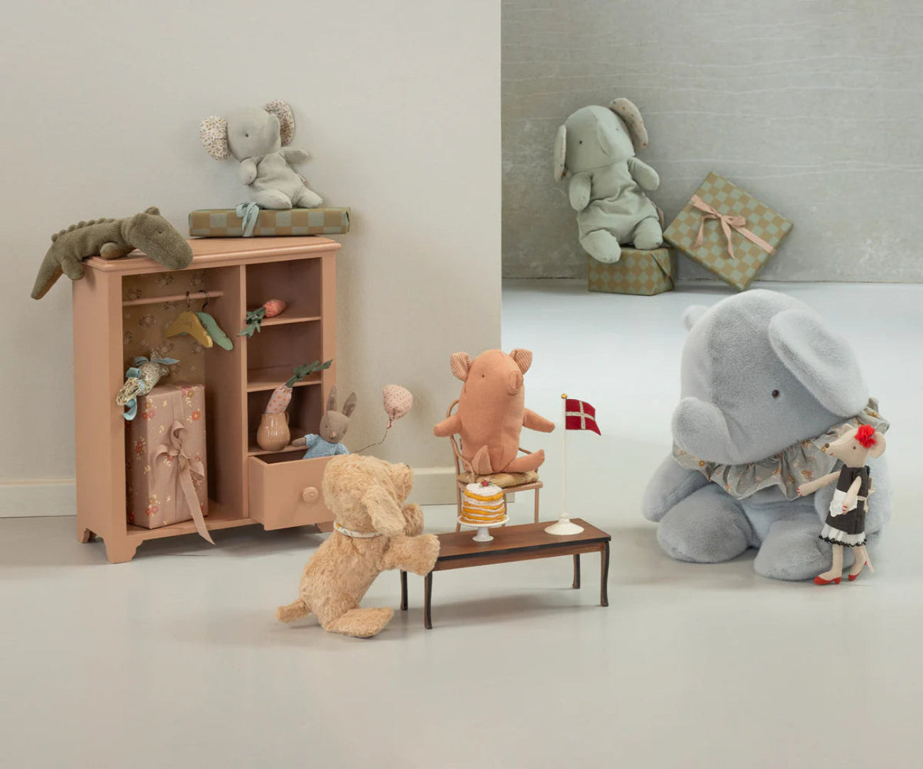 Maileg Elephant Plush, Medium - Iron Grey | HONEYPIEKIDS
