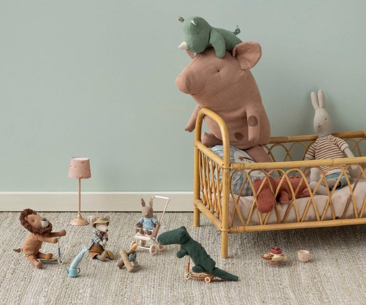 Maileg Bonfire Set, Mouse — in use