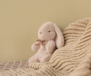 Maileg Bunny Plush, Mini - Light Powder — detail