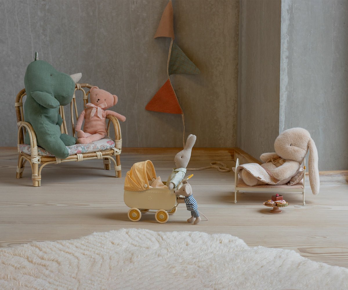 Maileg Bunny Plush, Small - Latte — detail
