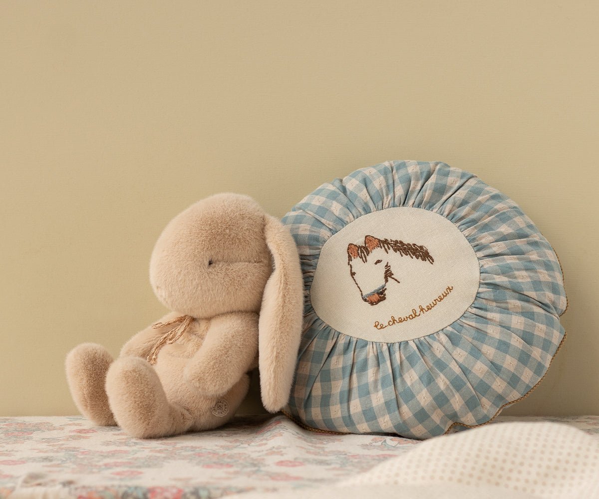 Maileg Bunny Plush, Small - Latte — in use
