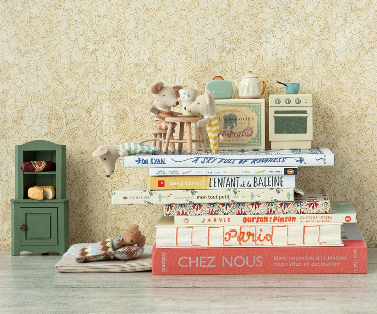 Maileg Corner Cabinet, Mouse - Dark Green | HONEYPIEKIDS