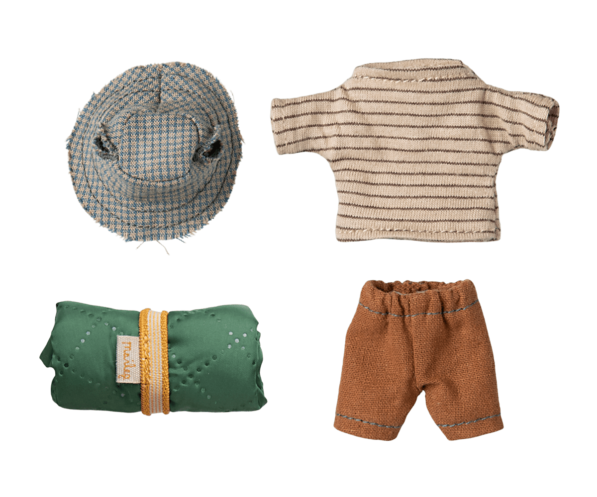 Maileg Hiker Mouse, Big Brother - Thin Stripes — in use