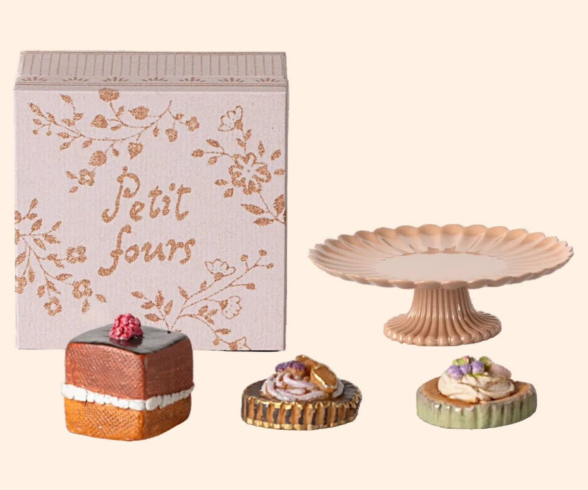 Maileg Mini Cakes and Cakestand | HONEYPIEKIDS