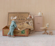 Maileg Mum & Dad Mice in Cigarbox — detail