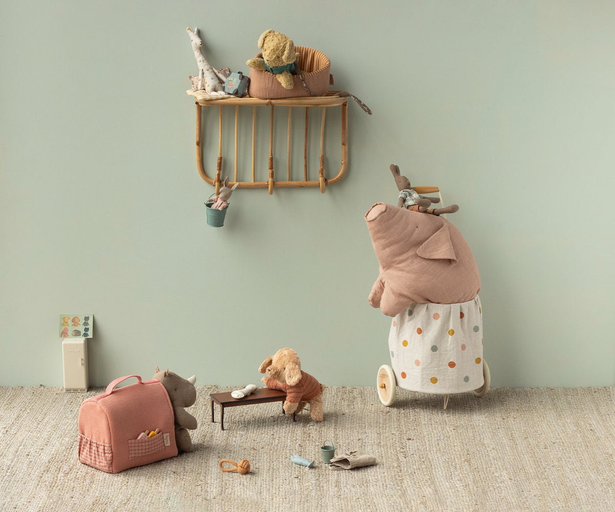 Maileg Pet Basket, Mouse - Powder — in use