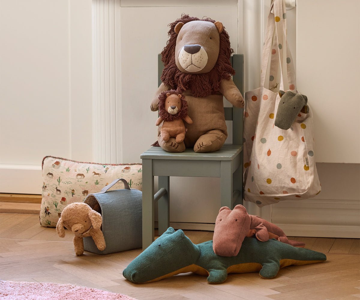 Maileg Pet Carrier, Mouse - Dusty Blue — detail