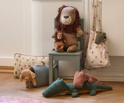 Maileg Pet Carrier, Mouse - Dusty Blue — detail