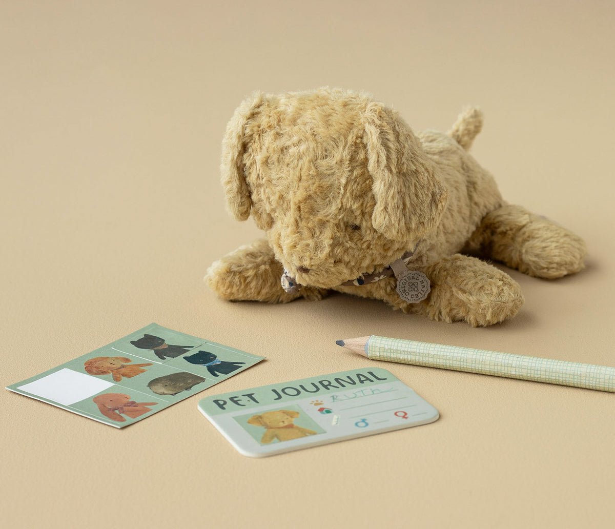 Maileg Pet Carrier, Mouse - Dusty Blue — in use