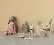 Maileg Rabbit, Micro - Sand - Rose Knitted Suit — detail