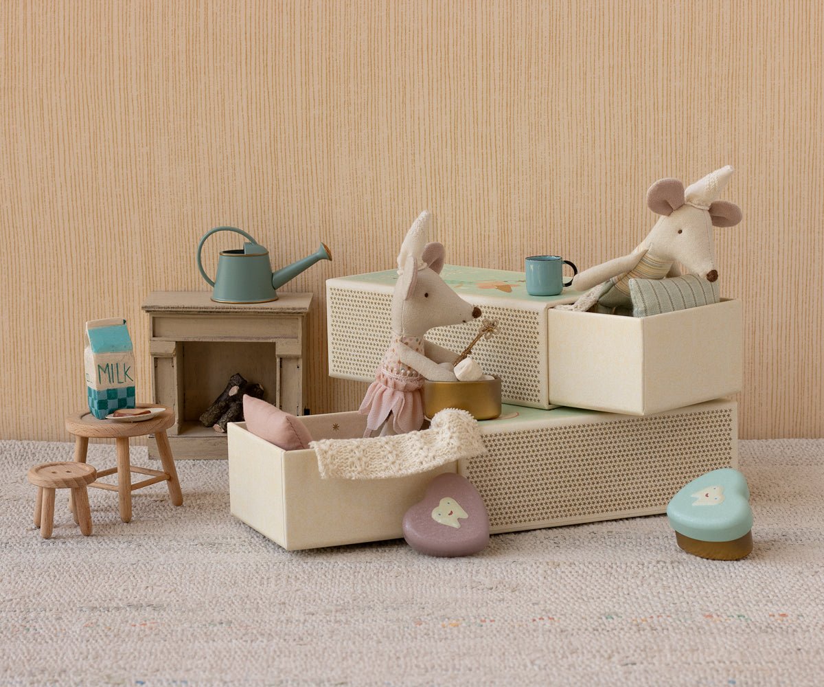 Maileg Tooth Fairy Mouse, Little Sister in Matchbox — detail