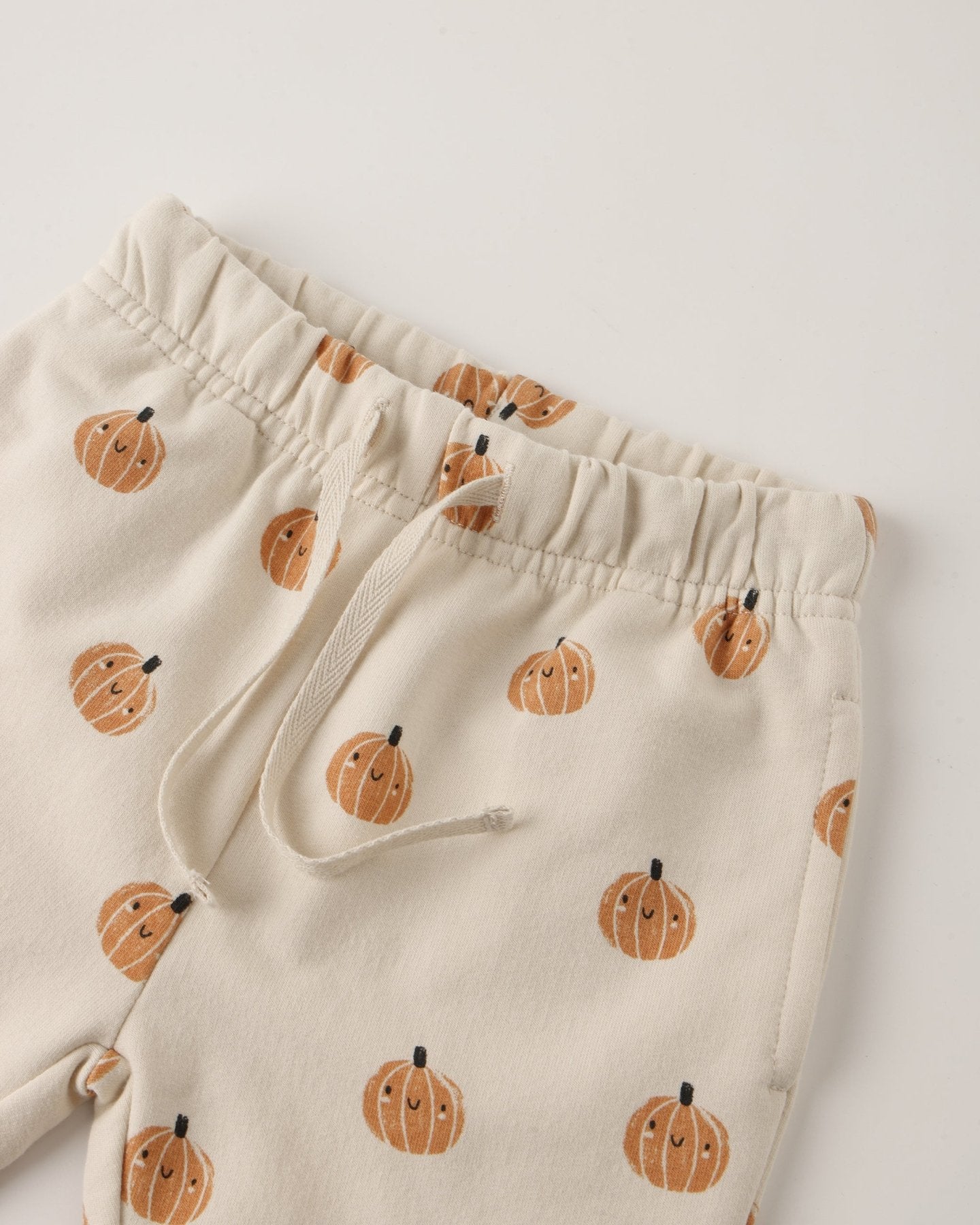 Quincy Mae Halloween Relaxed Fleece Sweatpants - Smiley Pumpkin | HONEYPIEKIDS 