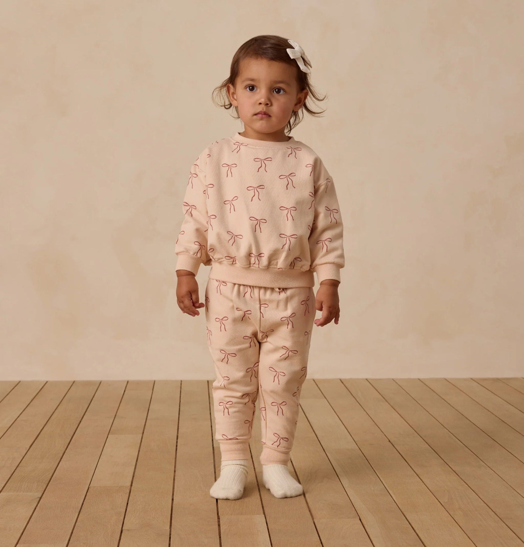 Quincy Mae Relaxed Fleece Sweatsuit- Red Bows | HONEYPIEKIDS