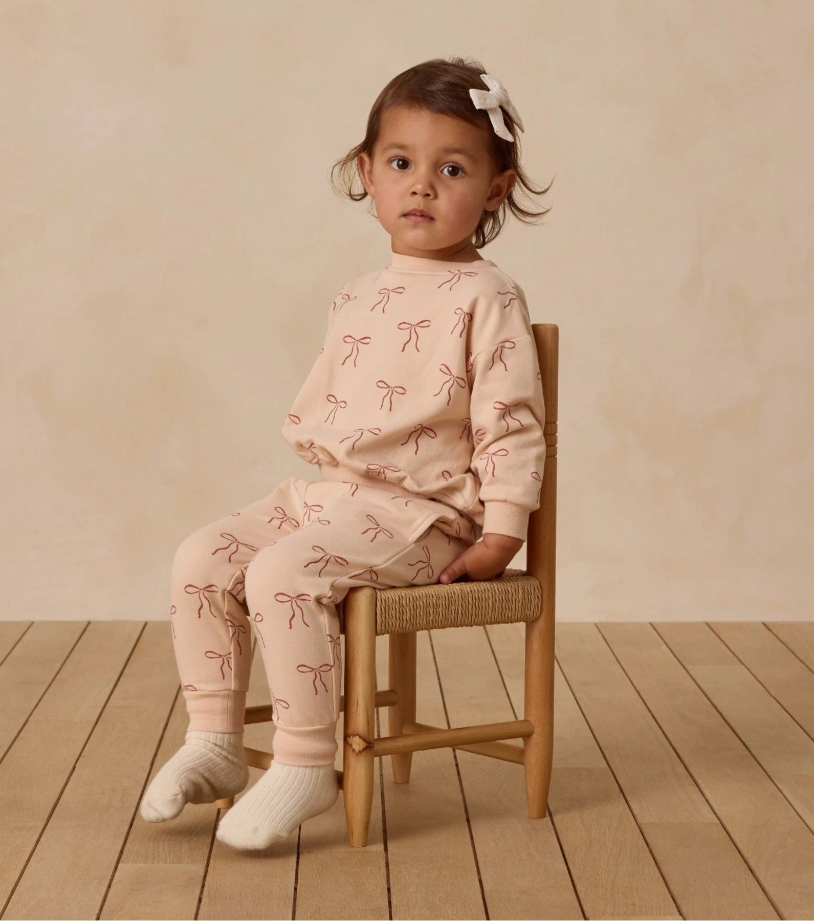 Quincy Mae Relaxed Fleece Sweatsuit- Red Bows | HONEYPIEKIDS