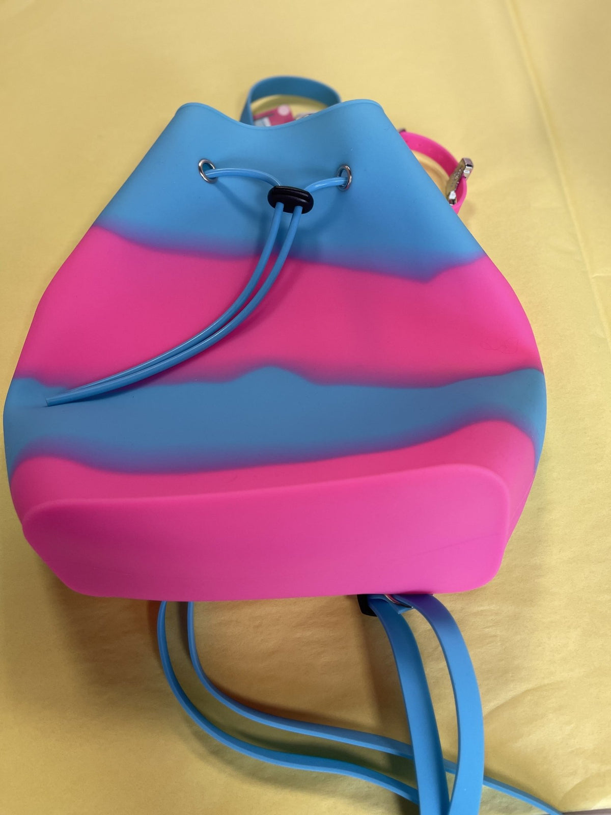 American Jewel Yummy Gummy Silicone Bucket Backpack fuschia pink New American Jewel Glow BBB – Layla main image 3