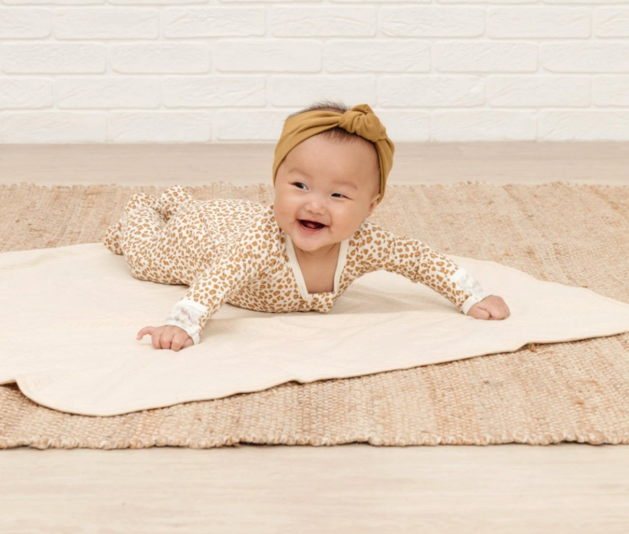 Quincy Mae Baby Bamboo Cheetah Print Zip Up Footed Pajamas | HONEYPIEKIDS 
